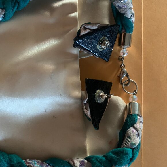 Earrings and Necklace set - Picture 2 of 4